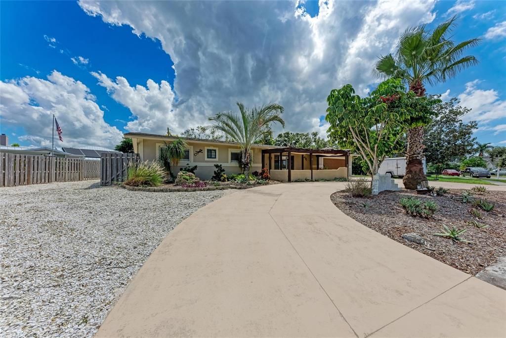 Active With Contract: $775,000 (3 beds, 3 baths, 2326 Square Feet)