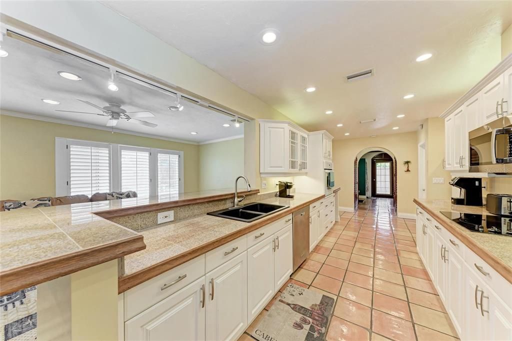 Active With Contract: $775,000 (3 beds, 3 baths, 2326 Square Feet)