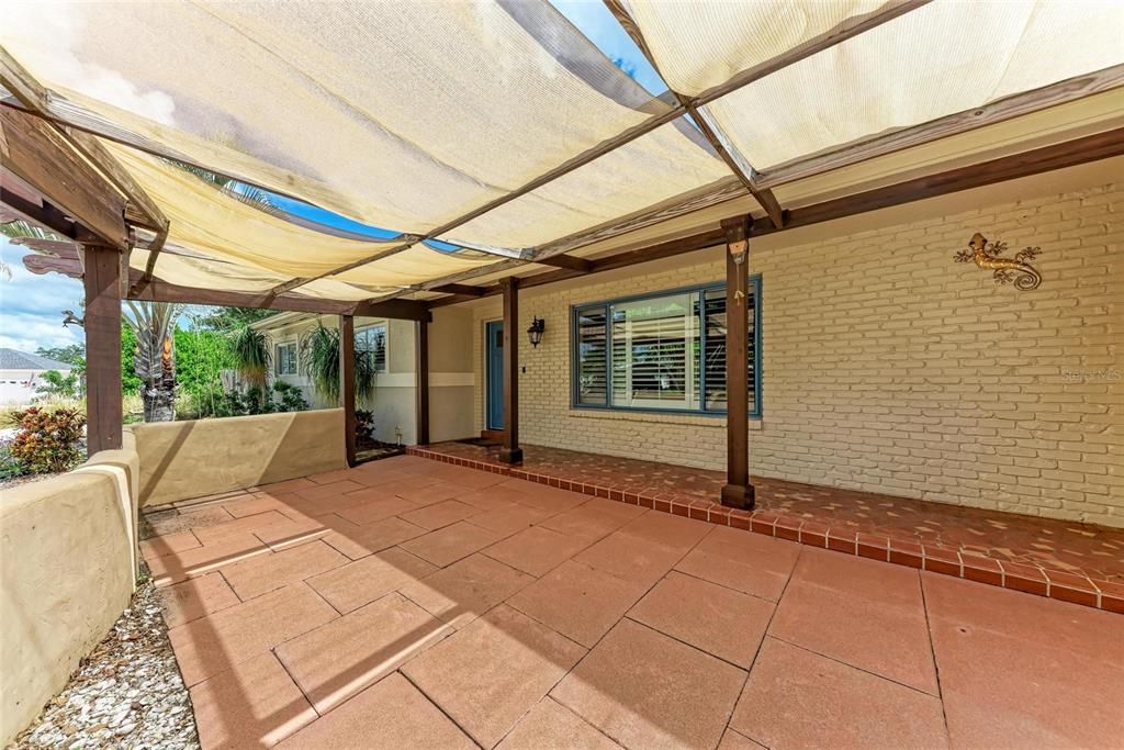 Active With Contract: $775,000 (3 beds, 3 baths, 2326 Square Feet)