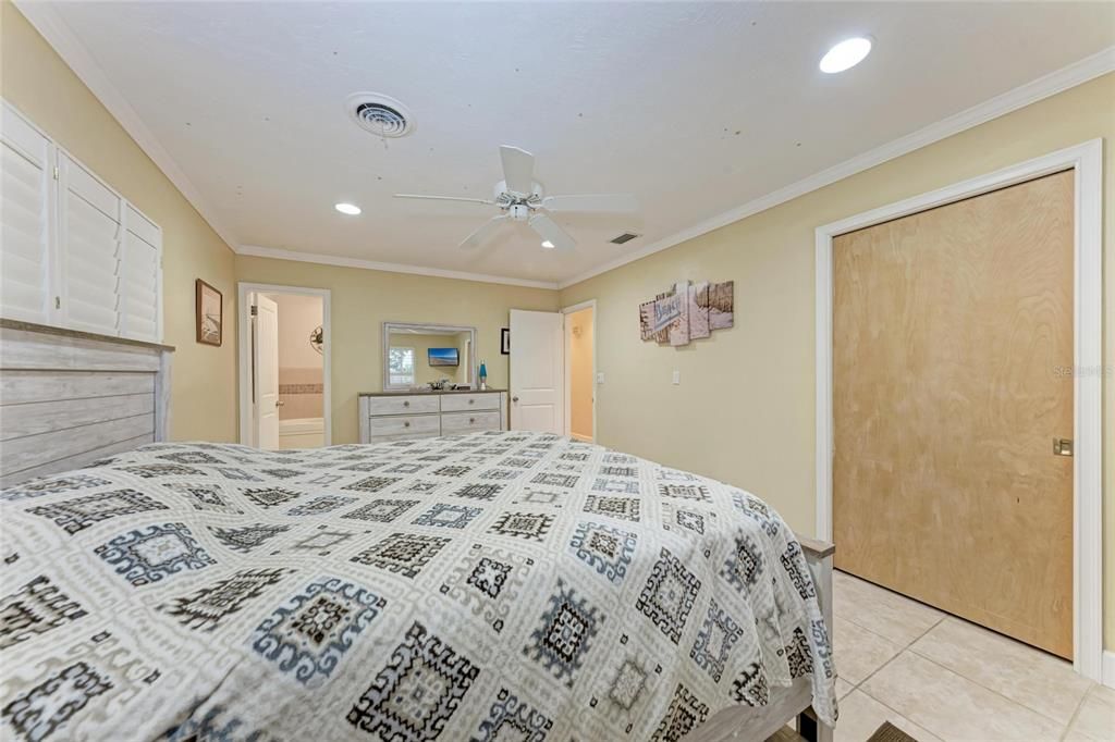 Active With Contract: $775,000 (3 beds, 3 baths, 2326 Square Feet)