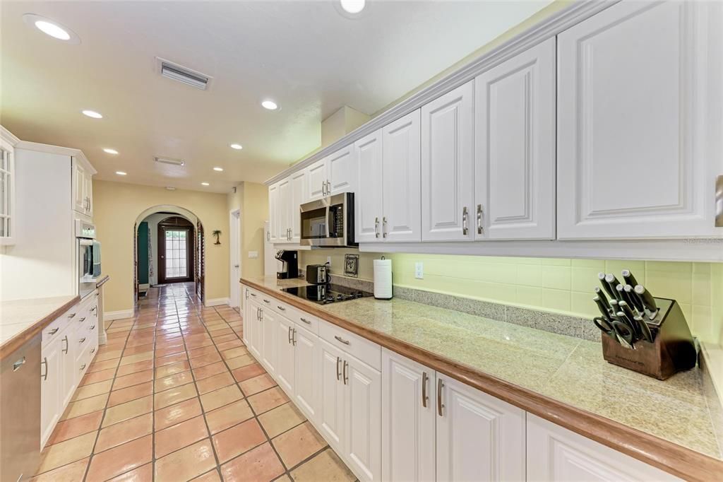 Active With Contract: $775,000 (3 beds, 3 baths, 2326 Square Feet)