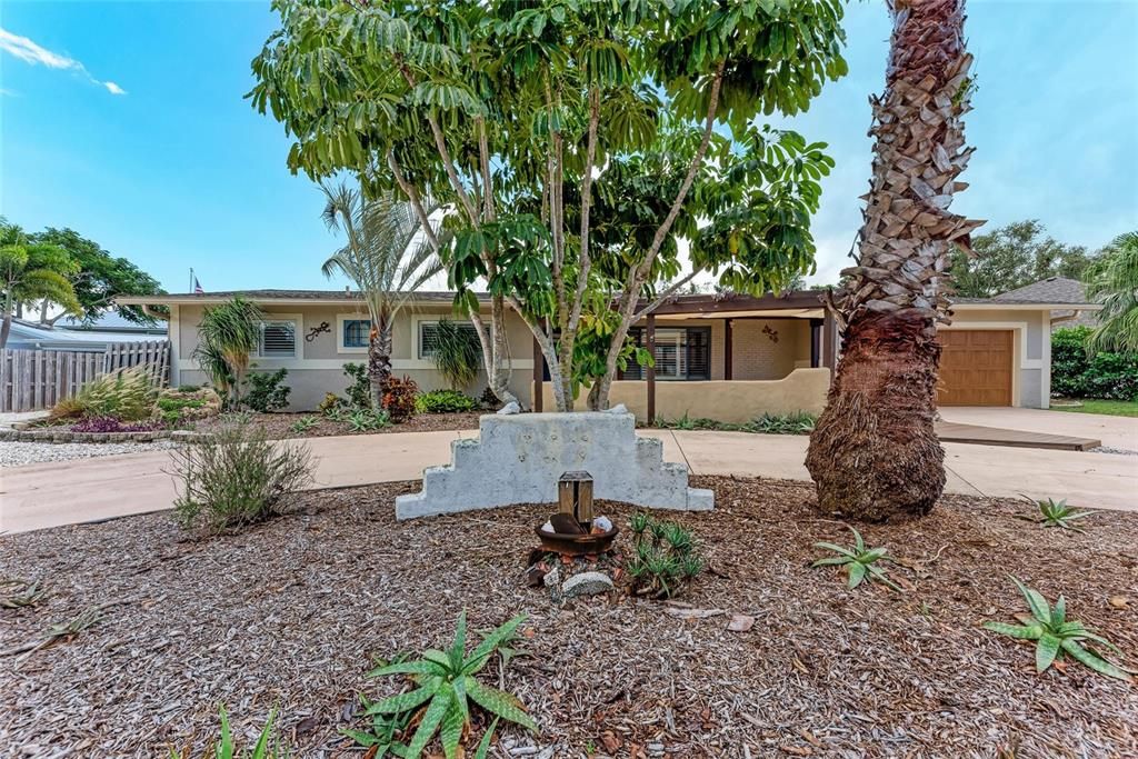 Active With Contract: $775,000 (3 beds, 3 baths, 2326 Square Feet)