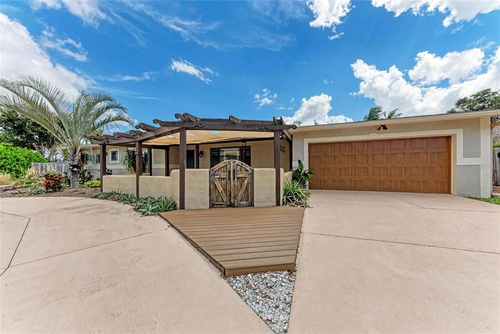 Active With Contract: $775,000 (3 beds, 3 baths, 2326 Square Feet)