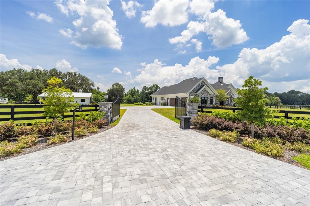 En Venta: $3,299,000 (3 camas, 3 baños, 3053 Pies cuadrados)