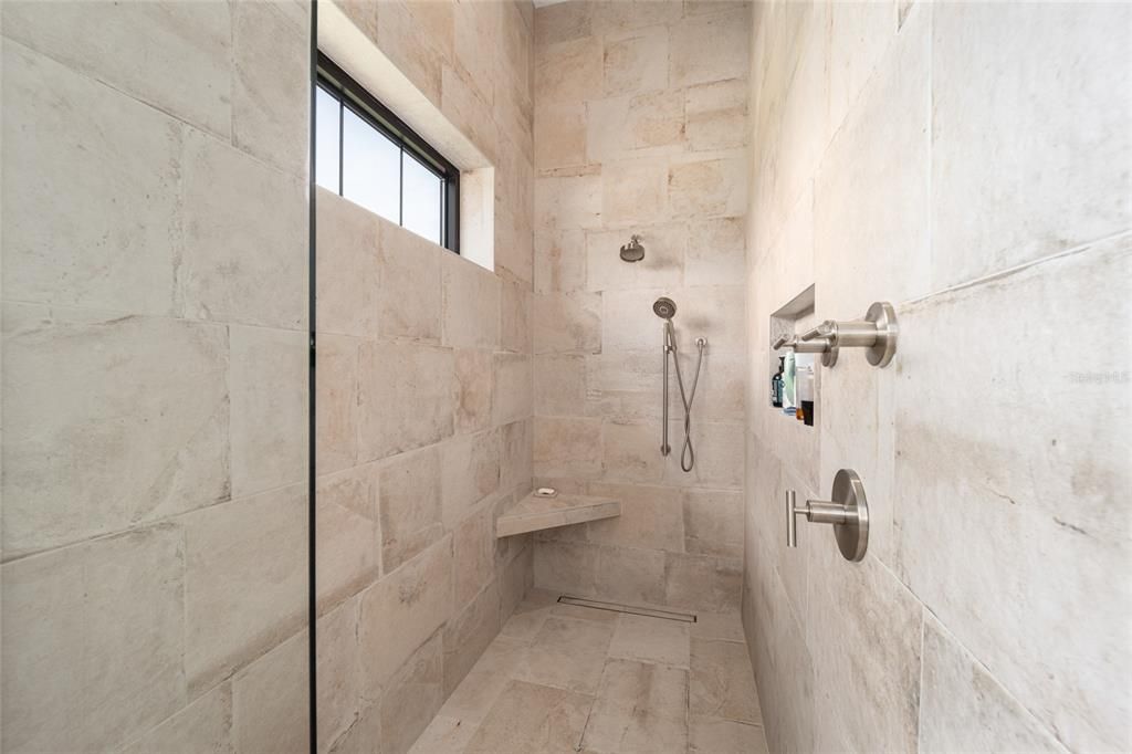 En Venta: $3,299,000 (3 camas, 3 baños, 3053 Pies cuadrados)