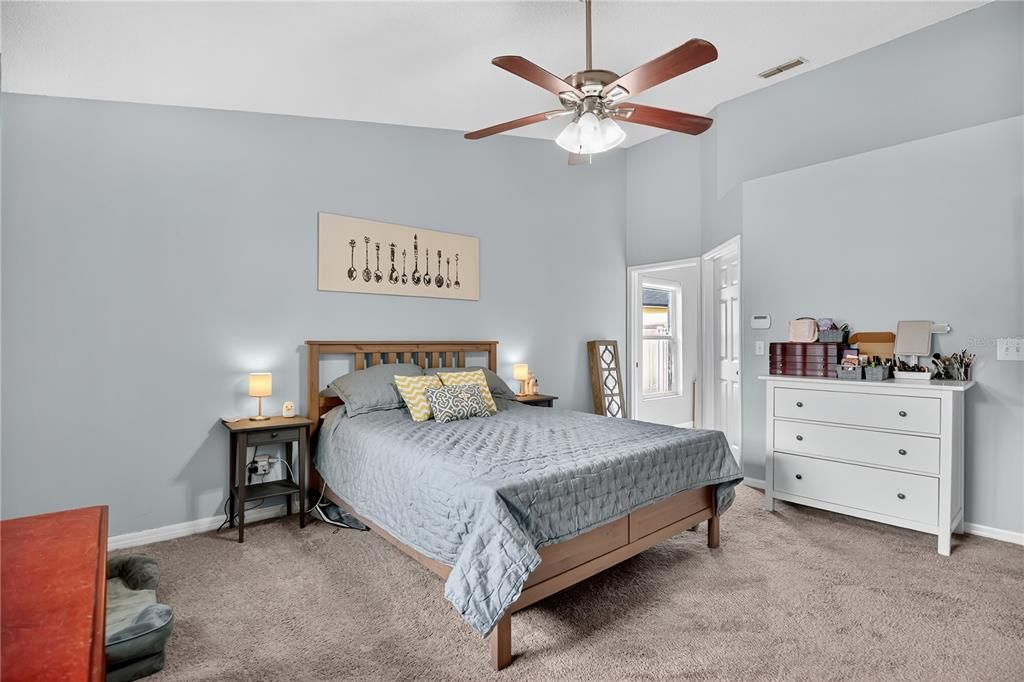 Activo con contrato: $479,900 (4 camas, 2 baños, 2059 Pies cuadrados)