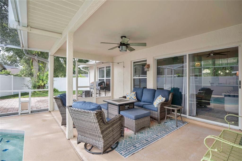 Activo con contrato: $479,900 (4 camas, 2 baños, 2059 Pies cuadrados)