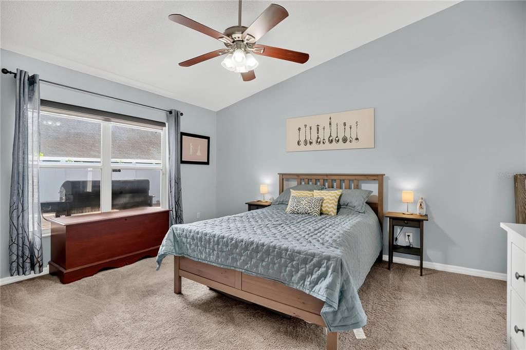 Activo con contrato: $479,900 (4 camas, 2 baños, 2059 Pies cuadrados)