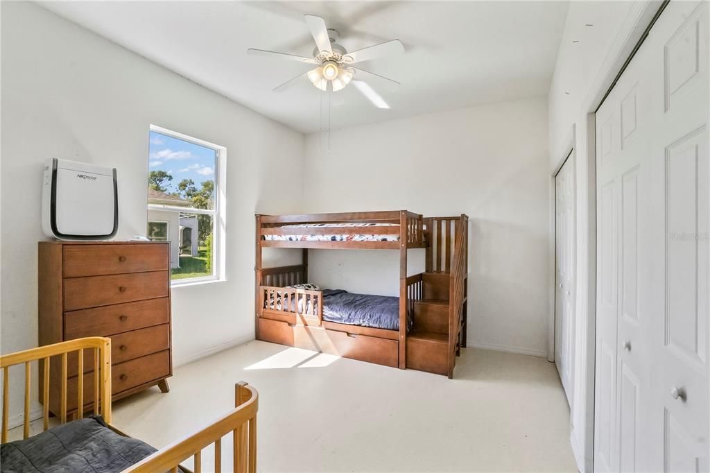 待售: $590,000 (5 贝兹, 3 浴室, 3563 平方英尺)