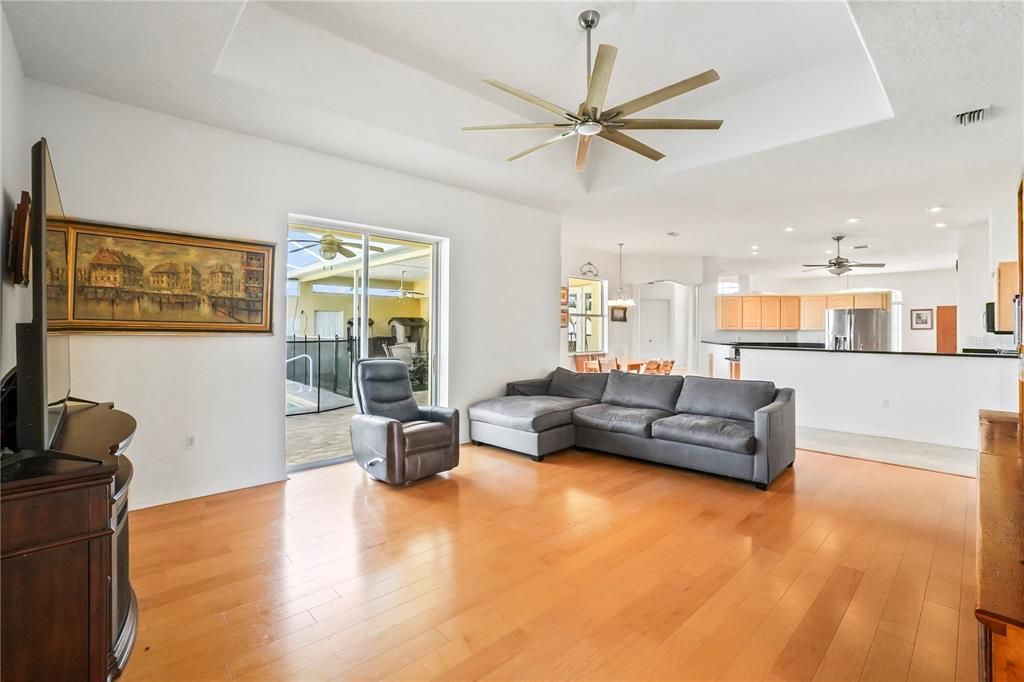 待售: $590,000 (5 贝兹, 3 浴室, 3563 平方英尺)