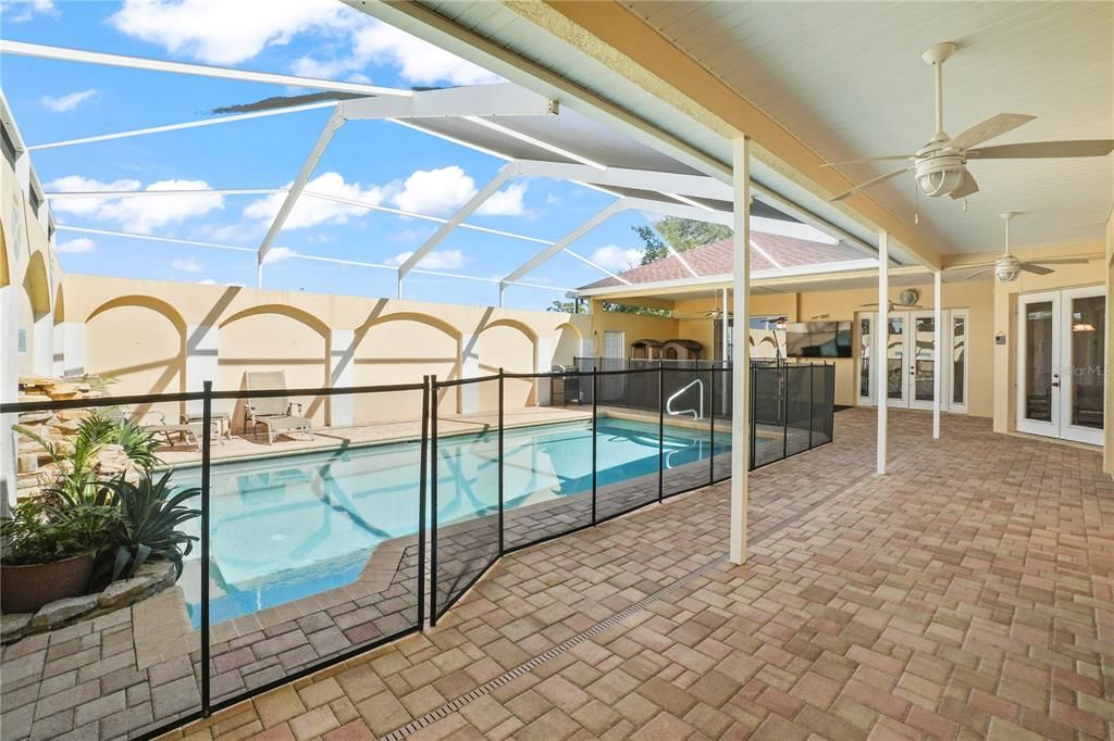 待售: $590,000 (5 贝兹, 3 浴室, 3563 平方英尺)