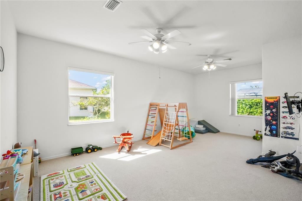 待售: $590,000 (5 贝兹, 3 浴室, 3563 平方英尺)