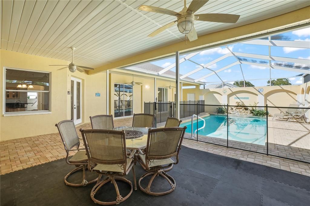 待售: $590,000 (5 贝兹, 3 浴室, 3563 平方英尺)