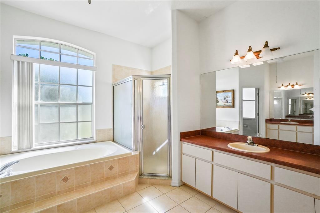 待售: $590,000 (5 贝兹, 3 浴室, 3563 平方英尺)