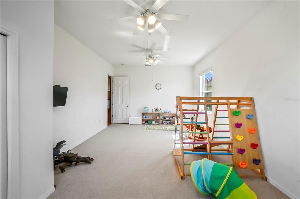 待售: $590,000 (5 贝兹, 3 浴室, 3563 平方英尺)