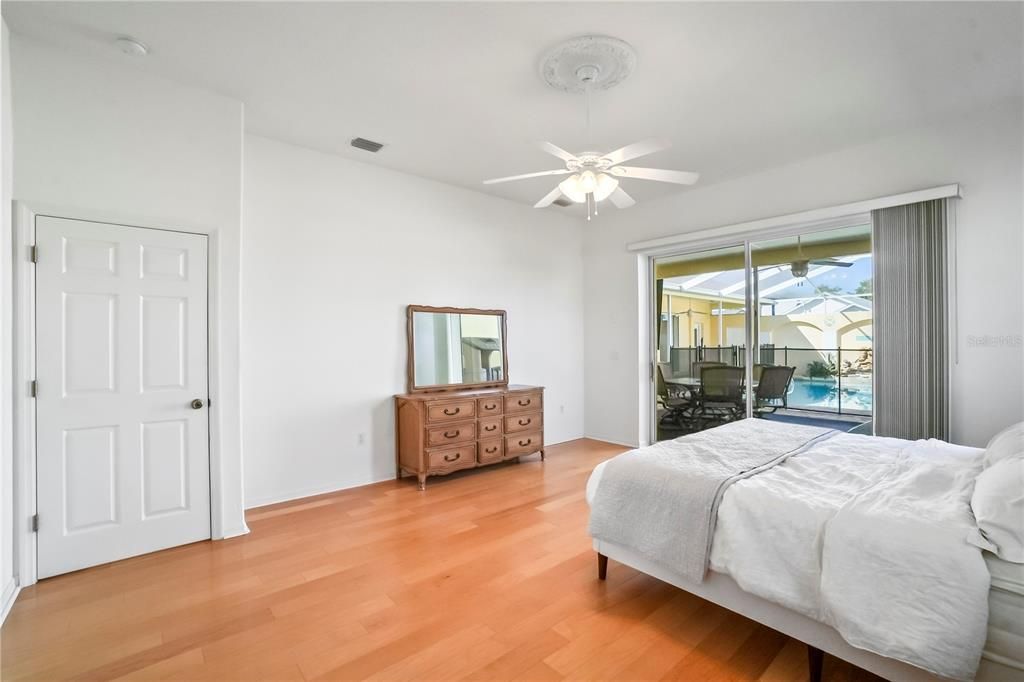 待售: $590,000 (5 贝兹, 3 浴室, 3563 平方英尺)