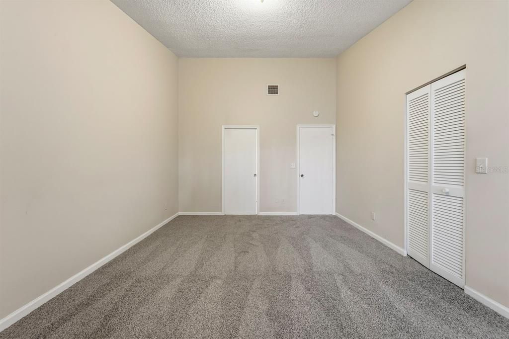 合同活跃: $259,900 (2 贝兹, 2 浴室, 1190 平方英尺)