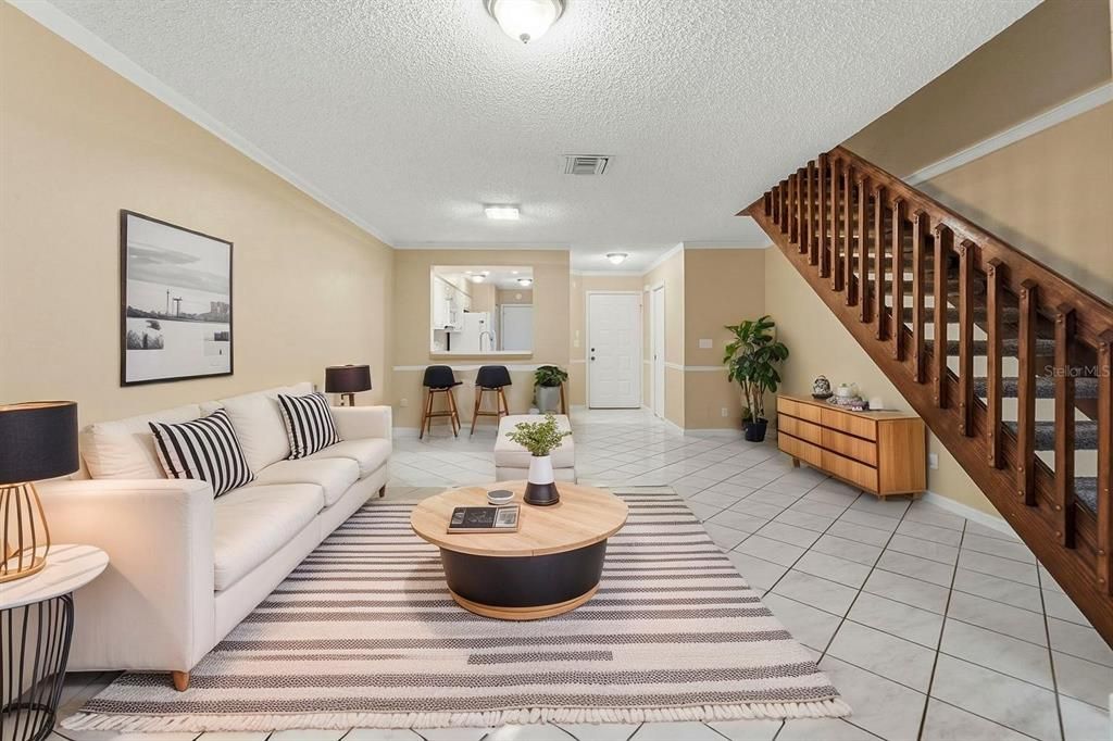 合同活跃: $259,900 (2 贝兹, 2 浴室, 1190 平方英尺)