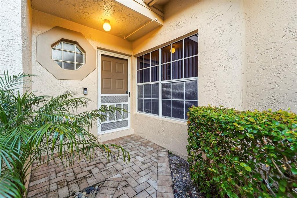 合同活跃: $259,900 (2 贝兹, 2 浴室, 1190 平方英尺)