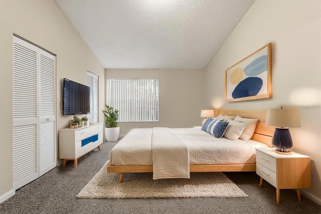 合同活跃: $259,900 (2 贝兹, 2 浴室, 1190 平方英尺)