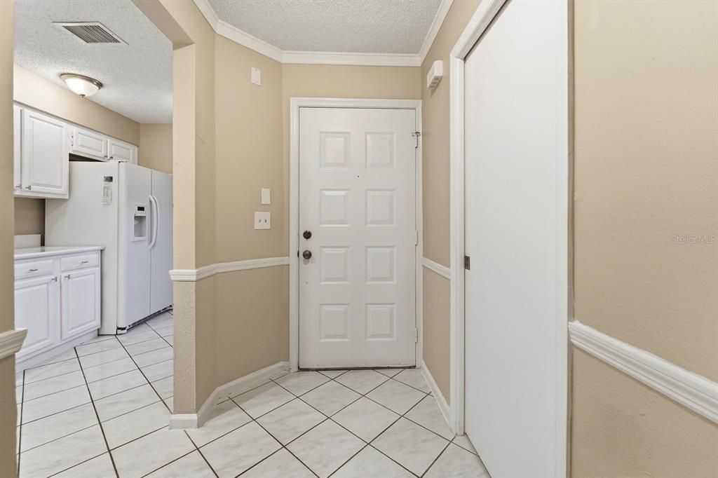 合同活跃: $259,900 (2 贝兹, 2 浴室, 1190 平方英尺)