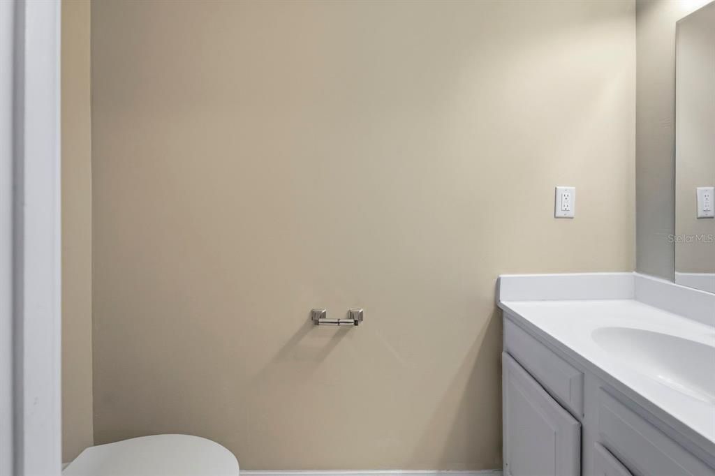 合同活跃: $259,900 (2 贝兹, 2 浴室, 1190 平方英尺)