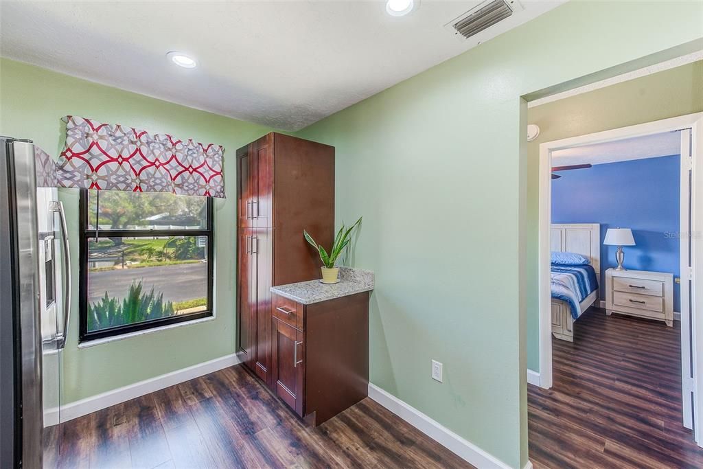 На продажу: $195,000 (2 спален, 2 ванн, 1160 Квадратных фут)