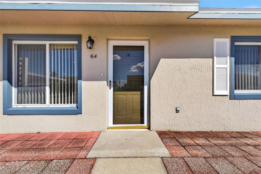 待售: $155,000 (2 贝兹, 2 浴室, 1350 平方英尺)