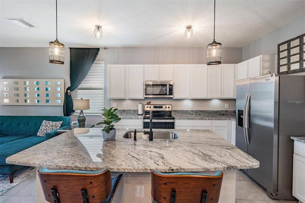 For Rent: $2,100 (3 beds, 2 baths, 1758 Square Feet)