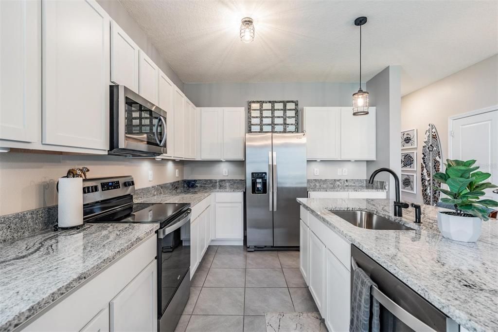 For Rent: $2,100 (3 beds, 2 baths, 1758 Square Feet)