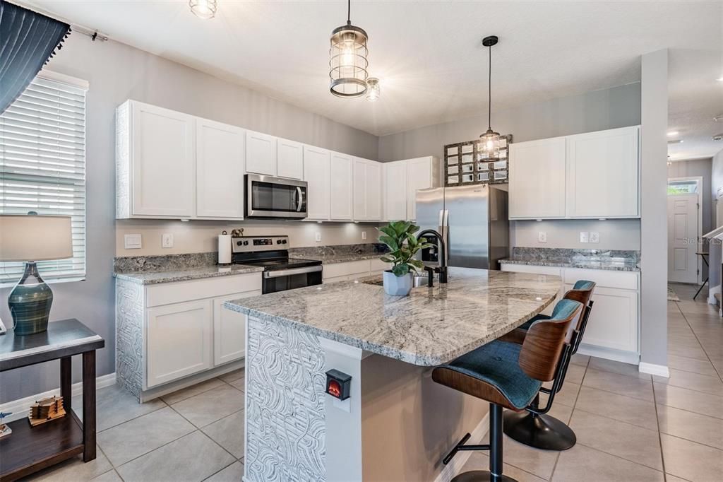 For Rent: $2,100 (3 beds, 2 baths, 1758 Square Feet)