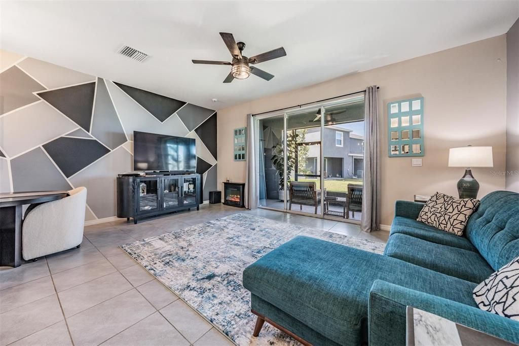 For Rent: $2,100 (3 beds, 2 baths, 1758 Square Feet)