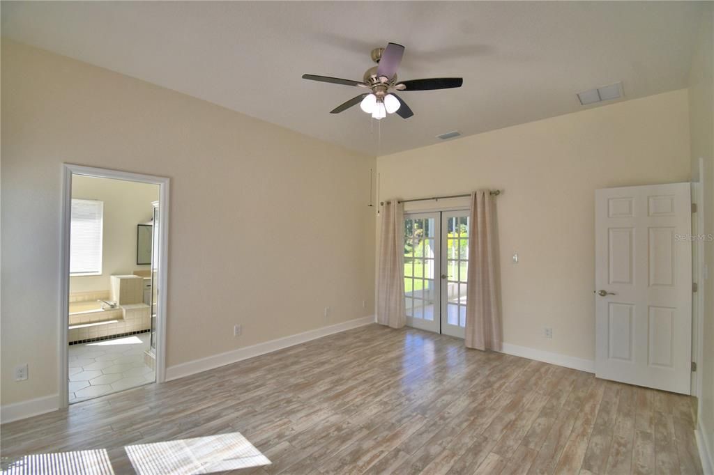 Active With Contract: $525,000 (4 beds, 2 baths, 2285 Square Feet)