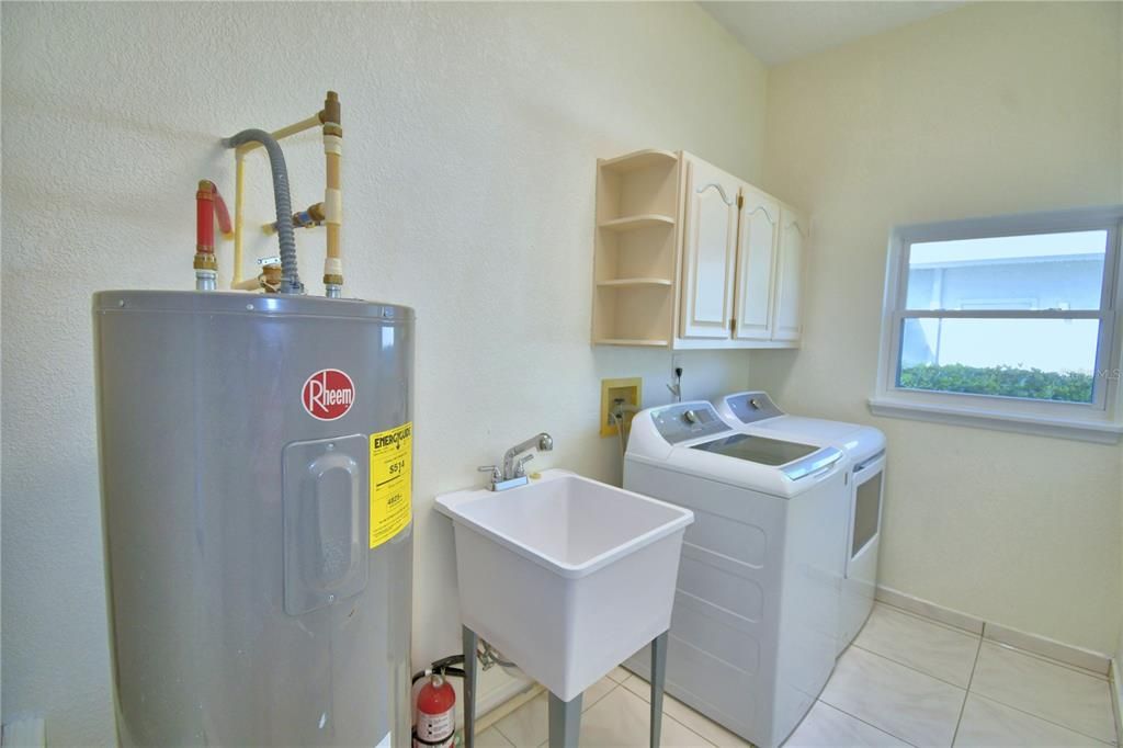 Active With Contract: $525,000 (4 beds, 2 baths, 2285 Square Feet)