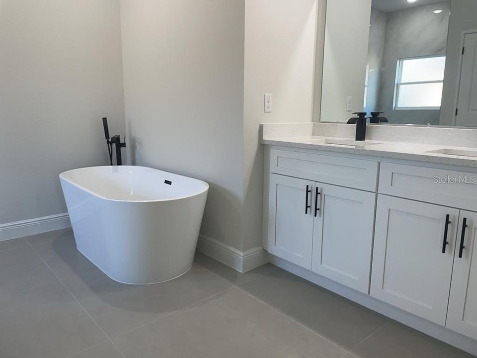 For Sale: $299,000 (4 beds, 2 baths, 1850 Square Feet)