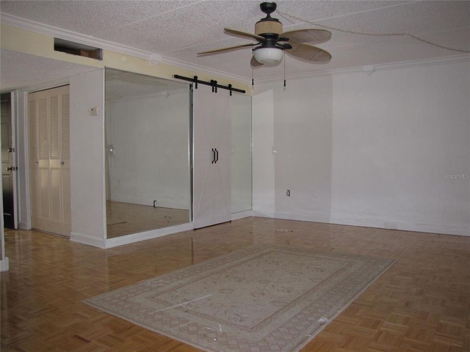 待售: $114,900 (1 贝兹, 1 浴室, 550 平方英尺)