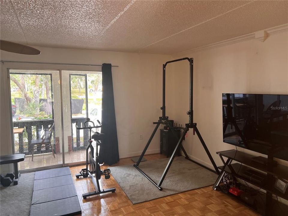 待售: $114,900 (1 贝兹, 1 浴室, 550 平方英尺)