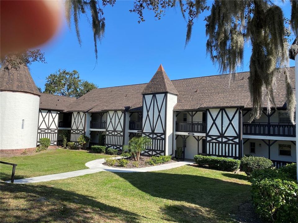 待售: $114,900 (1 贝兹, 1 浴室, 550 平方英尺)