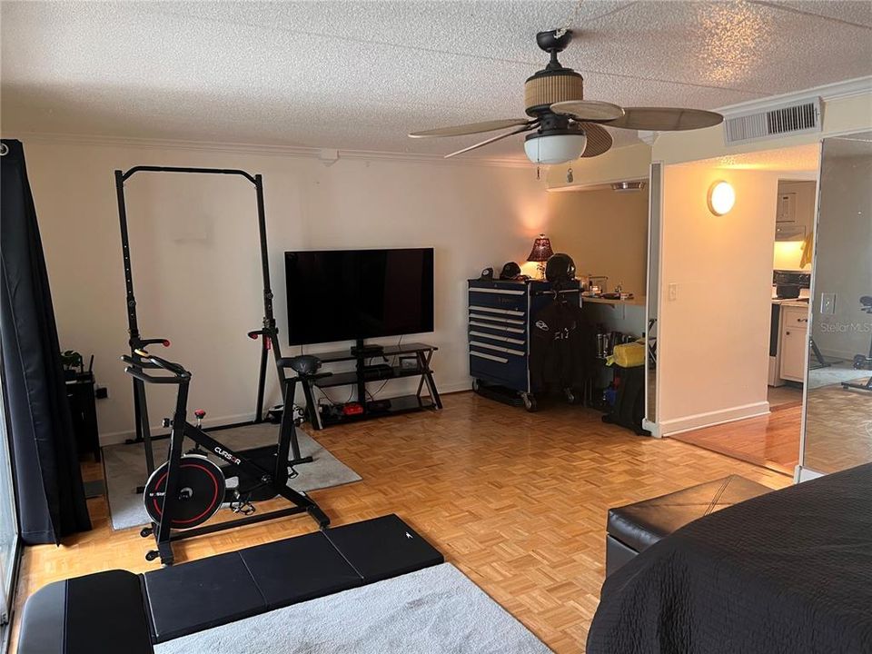 待售: $114,900 (1 贝兹, 1 浴室, 550 平方英尺)