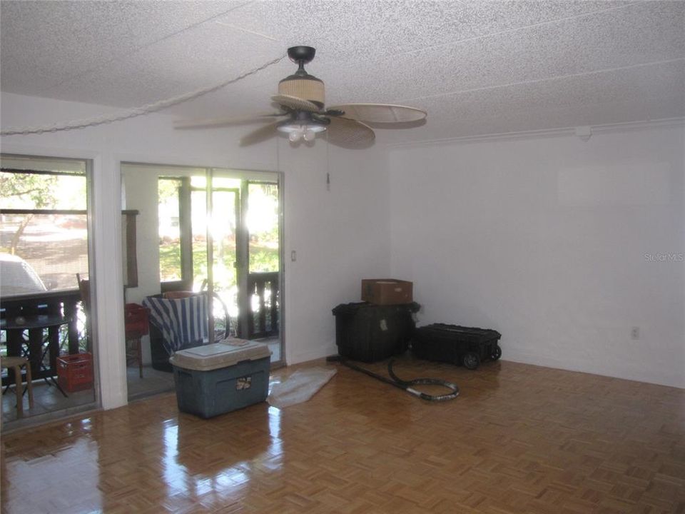 待售: $114,900 (1 贝兹, 1 浴室, 550 平方英尺)