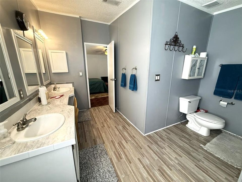 For Sale: $295,000 (3 beds, 2 baths, 1960 Square Feet)