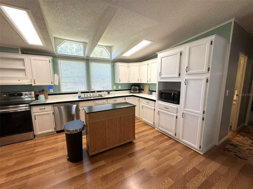 For Sale: $295,000 (3 beds, 2 baths, 1960 Square Feet)