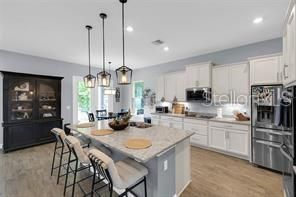 出租: $4,999 (5 贝兹, 4 浴室, 4260 平方英尺)