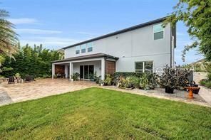 出租: $4,999 (5 贝兹, 4 浴室, 4260 平方英尺)