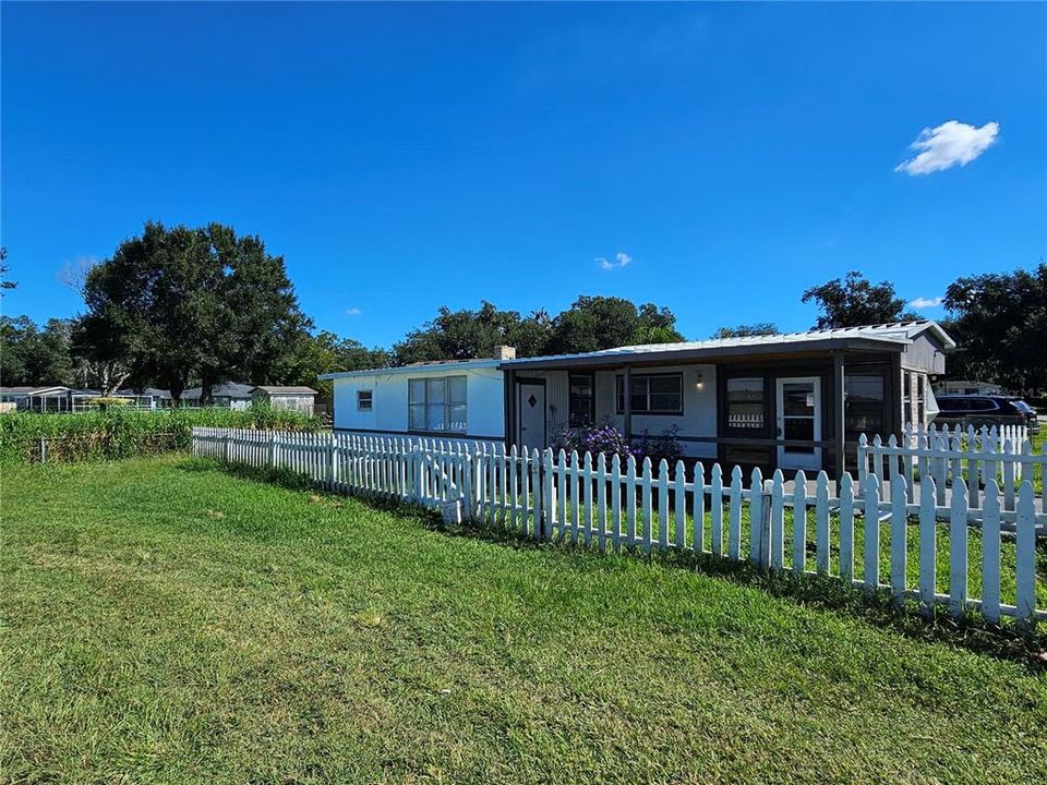 For Rent: $1,250 (3 beds, 2 baths, 950 Square Feet)