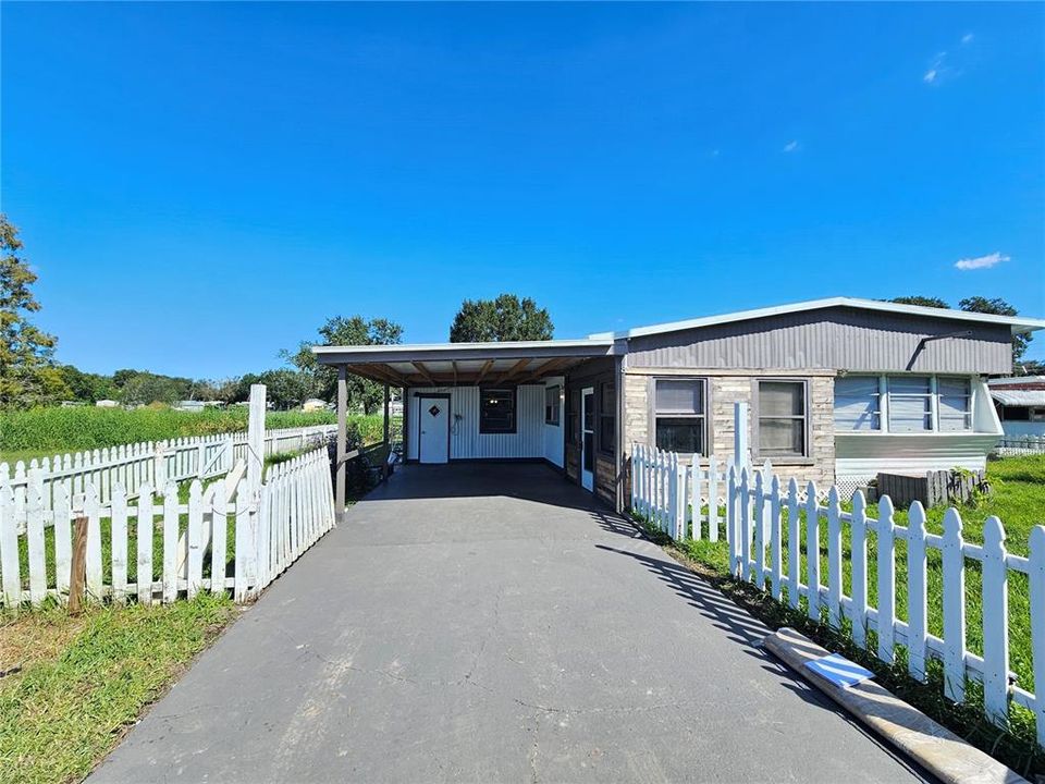 For Rent: $1,250 (3 beds, 2 baths, 950 Square Feet)