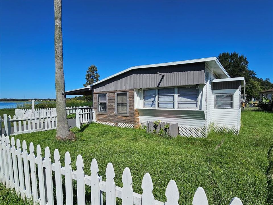 For Rent: $1,250 (3 beds, 2 baths, 950 Square Feet)