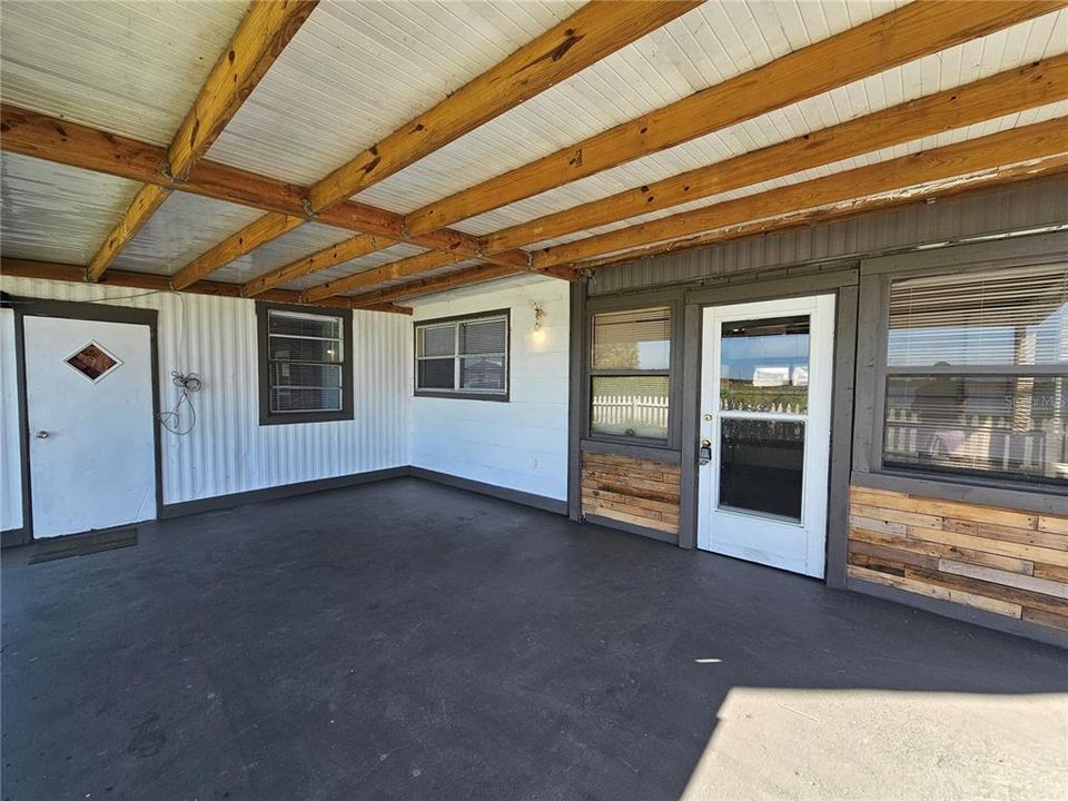 For Rent: $1,250 (3 beds, 2 baths, 950 Square Feet)