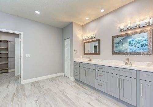 For Rent: $6,995 (5 beds, 3 baths, 5704 Square Feet)