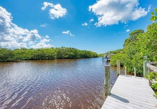 For Rent: $6,995 (5 beds, 3 baths, 5704 Square Feet)